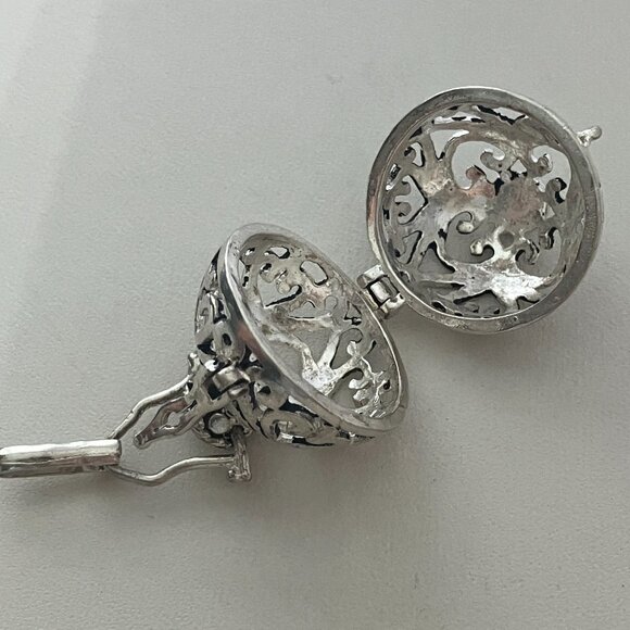 Vintage 925 Sterling Silver Locket - Picture 4 of 11